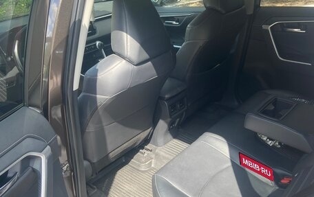 Toyota RAV4, 2021 год, 3 700 000 рублей, 9 фотография