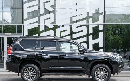 Toyota Land Cruiser Prado 150 рестайлинг 2, 2018 год, 4 800 000 рублей, 5 фотография