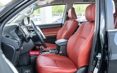 Toyota Land Cruiser Prado 150 рестайлинг 2, 2018 год, 4 800 000 рублей, 13 фотография