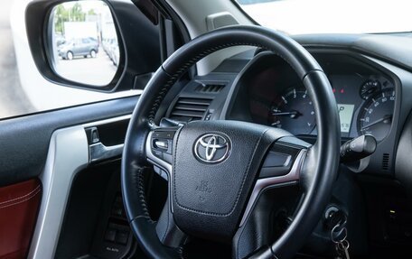 Toyota Land Cruiser Prado 150 рестайлинг 2, 2018 год, 4 800 000 рублей, 22 фотография