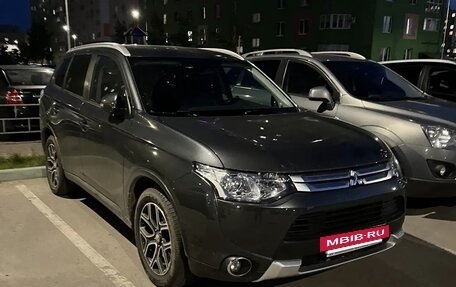 Mitsubishi Outlander III рестайлинг 3, 2014 год, 2 100 000 рублей, 3 фотография