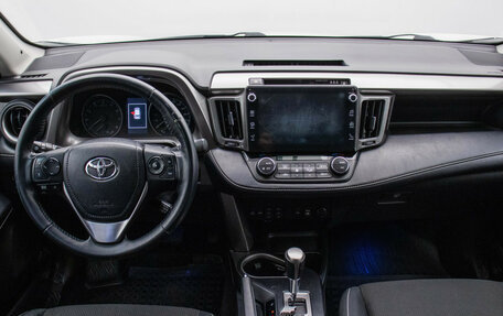 Toyota RAV4, 2017 год, 2 280 000 рублей, 14 фотография