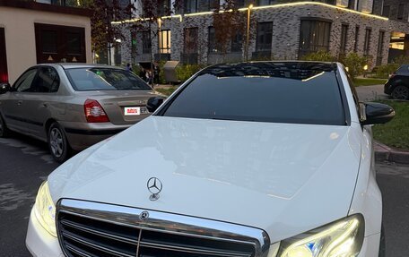 Mercedes-Benz E-Класс, 2019 год, 5 200 000 рублей, 1 фотография