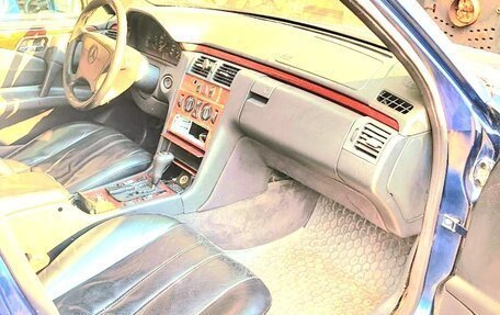 Mercedes-Benz E-Класс, 1997 год, 265 000 рублей, 8 фотография