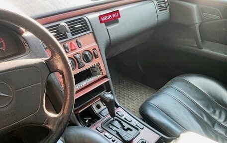 Mercedes-Benz E-Класс, 1997 год, 265 000 рублей, 3 фотография