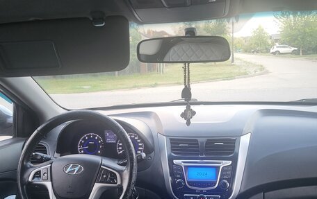 Hyundai Solaris II рестайлинг, 2012 год, 700 000 рублей, 9 фотография
