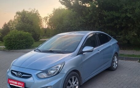 Hyundai Solaris II рестайлинг, 2012 год, 700 000 рублей, 2 фотография