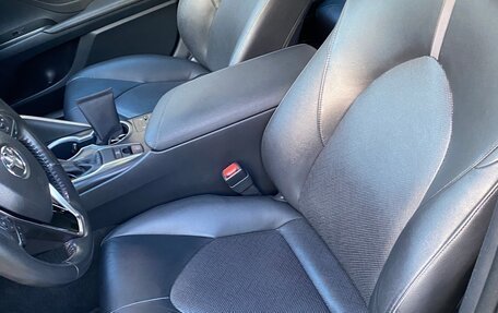 Toyota Camry, 2021 год, 3 190 000 рублей, 10 фотография