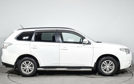 Mitsubishi Outlander III рестайлинг 3, 2014 год, 1 289 000 рублей, 5 фотография