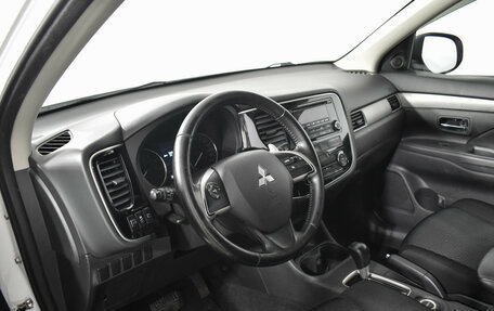 Mitsubishi Outlander III рестайлинг 3, 2014 год, 1 289 000 рублей, 10 фотография