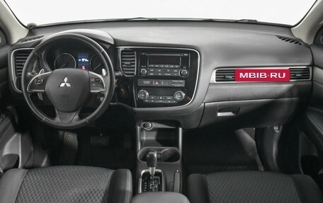 Mitsubishi Outlander III рестайлинг 3, 2014 год, 1 289 000 рублей, 14 фотография