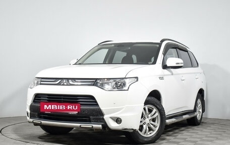 Mitsubishi Outlander III рестайлинг 3, 2014 год, 1 289 000 рублей, 2 фотография