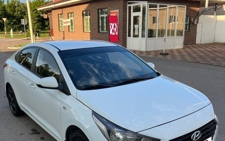 Hyundai Solaris II рестайлинг, 2017 год, 850 000 рублей, 3 фотография