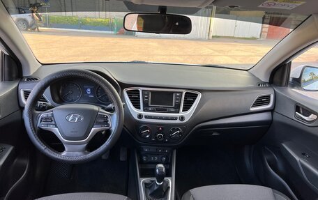 Hyundai Solaris II рестайлинг, 2017 год, 850 000 рублей, 23 фотография