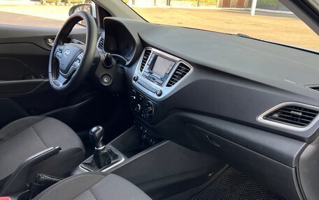 Hyundai Solaris II рестайлинг, 2017 год, 850 000 рублей, 21 фотография