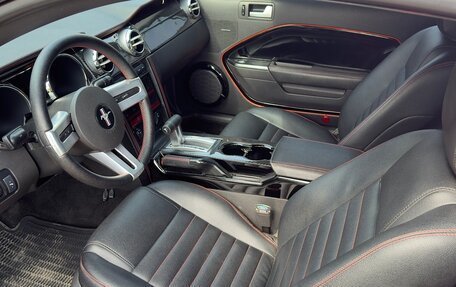 Ford Mustang VI рестайлинг, 2004 год, 2 500 000 рублей, 5 фотография