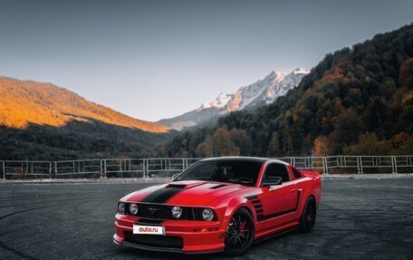 Ford Mustang VI рестайлинг, 2004 год, 2 500 000 рублей, 2 фотография