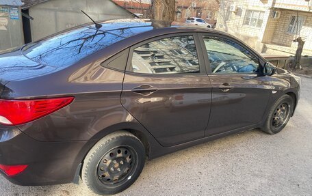 Hyundai Solaris II рестайлинг, 2015 год, 1 000 000 рублей, 4 фотография