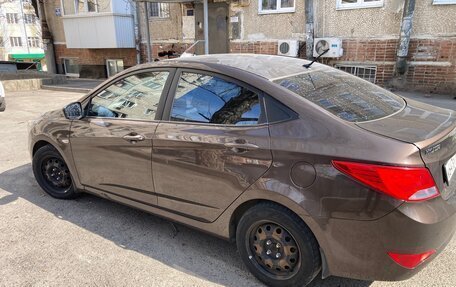 Hyundai Solaris II рестайлинг, 2015 год, 1 000 000 рублей, 14 фотография