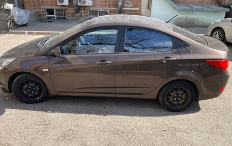 Hyundai Solaris II рестайлинг, 2015 год, 1 000 000 рублей, 12 фотография