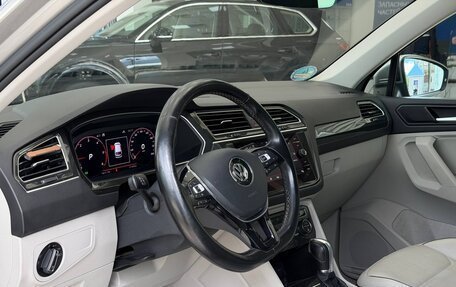 Volkswagen Tiguan II, 2019 год, 2 490 000 рублей, 13 фотография