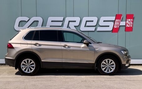Volkswagen Tiguan II, 2017 год, 2 830 000 рублей, 5 фотография