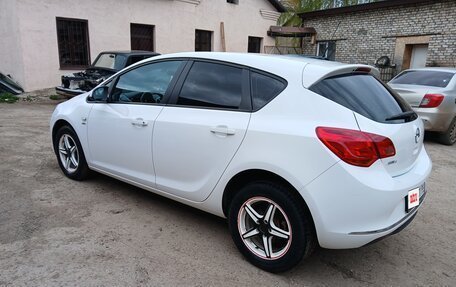 Opel Astra J, 2014 год, 990 000 рублей, 5 фотография