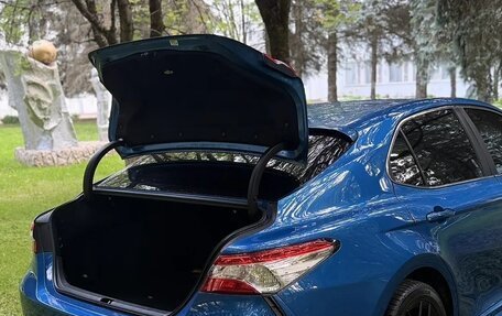 Toyota Camry, 2018 год, 2 290 000 рублей, 6 фотография