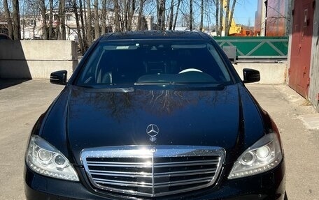 Mercedes-Benz S-Класс, 2010 год, 2 500 000 рублей, 1 фотография