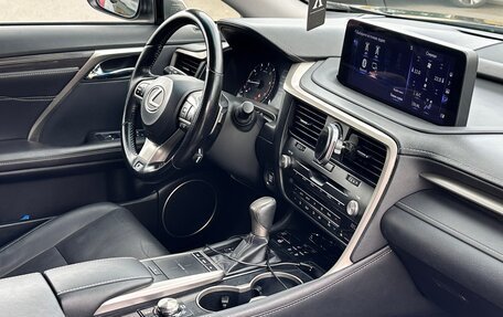 Lexus RX IV рестайлинг, 2019 год, 3 590 000 рублей, 9 фотография