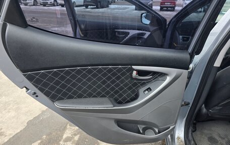 Hyundai Elantra V, 2015 год, 900 000 рублей, 10 фотография