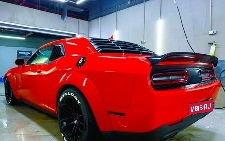 Dodge Challenger III рестайлинг 2, 2018 год, 5 000 000 рублей, 3 фотография