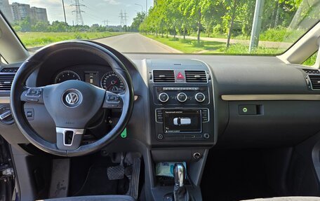 Volkswagen Touran III, 2013 год, 928 000 рублей, 3 фотография