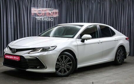 Toyota Camry, 2022 год, 3 227 000 рублей, 2 фотография