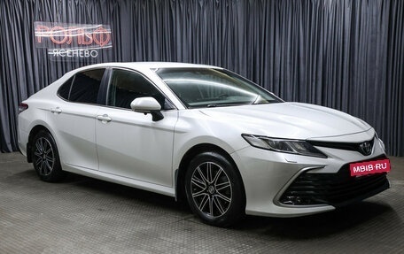 Toyota Camry, 2022 год, 3 227 000 рублей, 4 фотография
