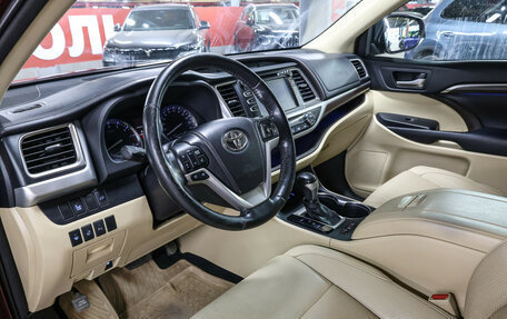 Toyota Highlander III, 2014 год, 2 497 000 рублей, 14 фотография