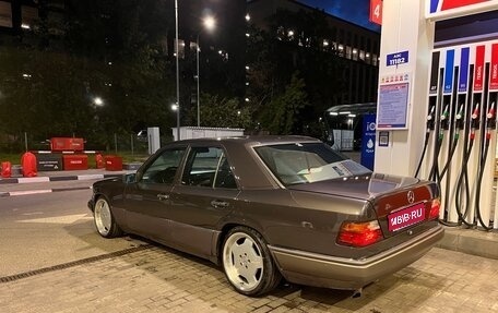 Mercedes-Benz E-Класс, 1994 год, 500 000 рублей, 1 фотография