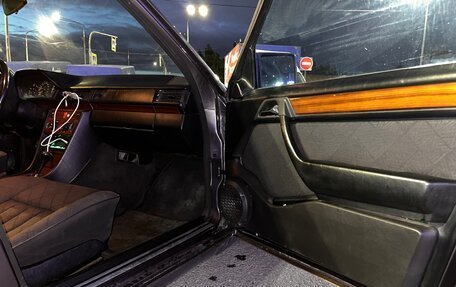 Mercedes-Benz E-Класс, 1994 год, 500 000 рублей, 13 фотография
