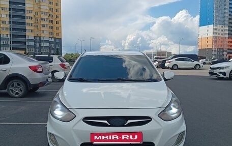 Hyundai Solaris II рестайлинг, 2013 год, 850 000 рублей, 3 фотография