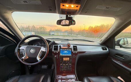 Cadillac Escalade III, 2007 год, 1 300 000 рублей, 19 фотография
