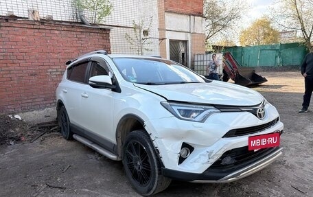 Toyota RAV4, 2017 год, 1 190 000 рублей, 4 фотография