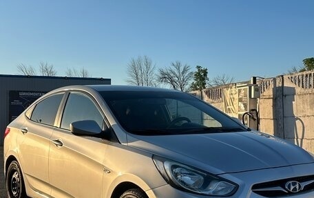 Hyundai Solaris II рестайлинг, 2011 год, 650 000 рублей, 1 фотография