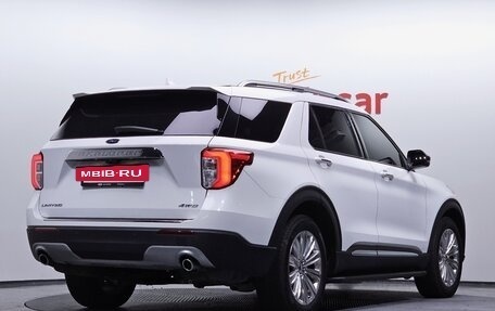 Ford Explorer VI, 2022 год, 6 240 000 рублей, 2 фотография
