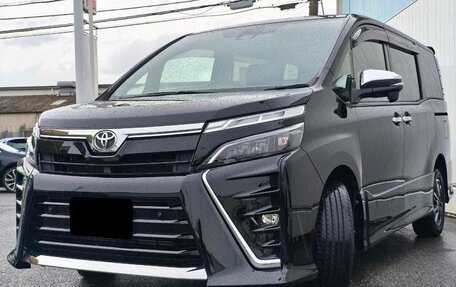 Toyota Voxy III, 2020 год, 2 054 000 рублей, 1 фотография