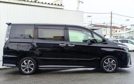Toyota Voxy III, 2020 год, 2 054 000 рублей, 4 фотография