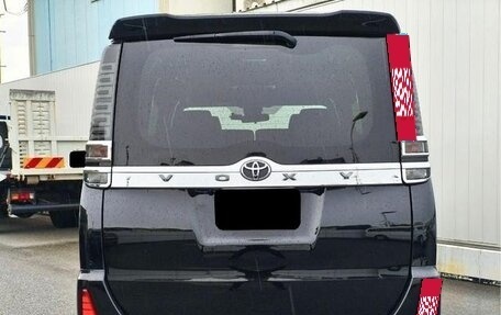 Toyota Voxy III, 2020 год, 2 054 000 рублей, 3 фотография