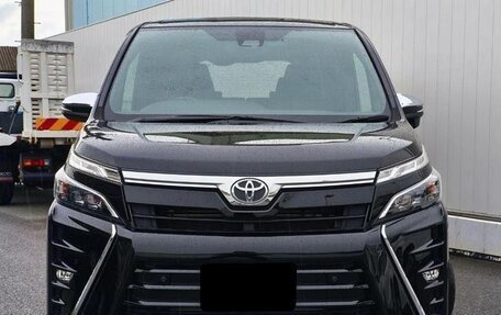 Toyota Voxy III, 2020 год, 2 054 000 рублей, 6 фотография
