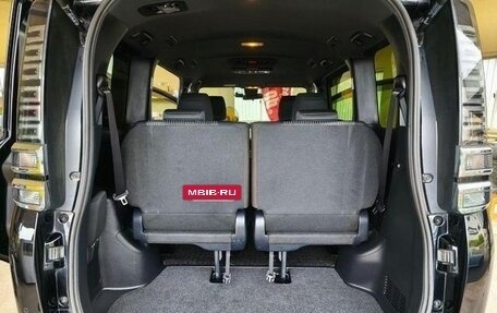 Toyota Voxy III, 2020 год, 2 054 000 рублей, 16 фотография