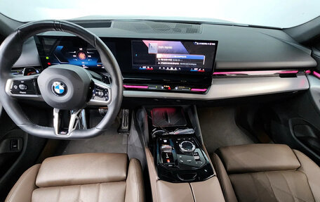 BMW 5 серия, 2023 год, 6 900 000 рублей, 6 фотография