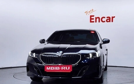 BMW 5 серия, 2023 год, 6 900 000 рублей, 2 фотография